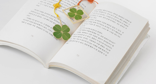 在《吃飯》此文中運用聯(lián)想依據事物之間的是__《大學語文》自考