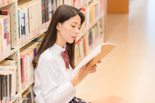 下列具有諷刺意味的傳記文章是那個__自考2020真題解析